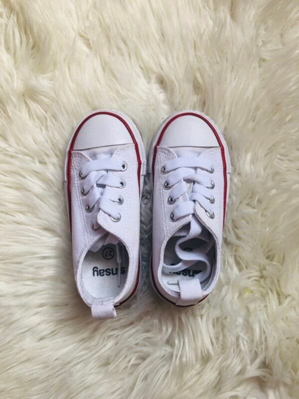 Polovne patike bele Sinsay, velicine 27.