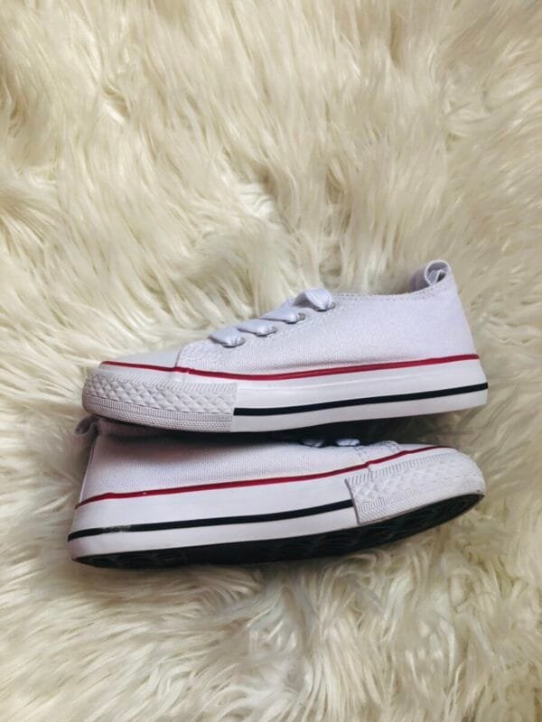 Polovne patike bele Sinsay, velicine 27.