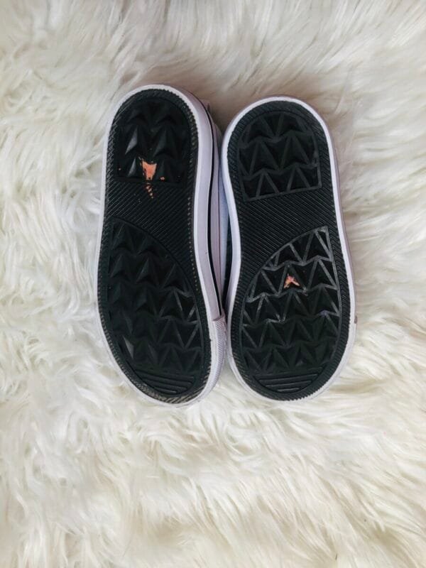 Polovne patike bele Sinsay, velicine 27.