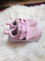 Polovne patike Nike, roze boje ,velicine 25, na poklon.