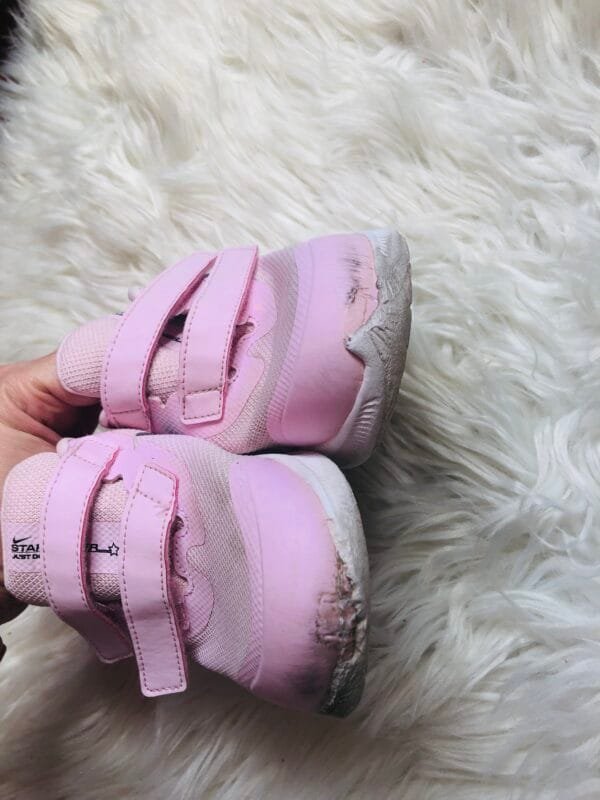 Polovne patike Nike, roze boje ,velicine 25, na poklon.