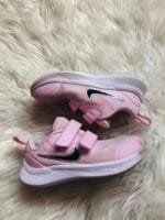 Polovne patike Nike, roze boje ,velicine 25, na poklon.