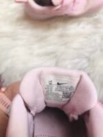Polovne patike Nike, roze boje ,velicine 25, na poklon.