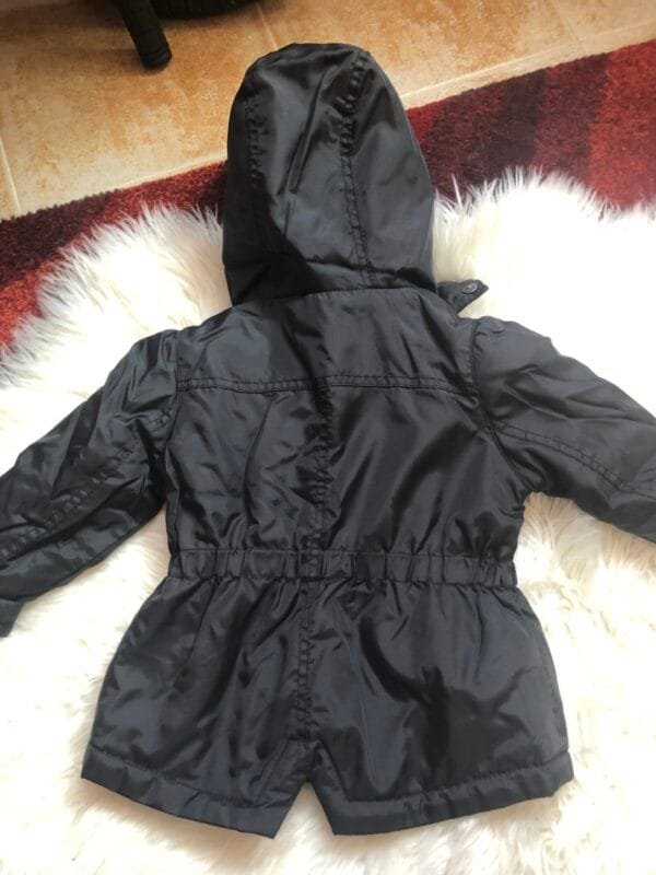 Polovna jakna crne boje za devojcice, velicine 86.