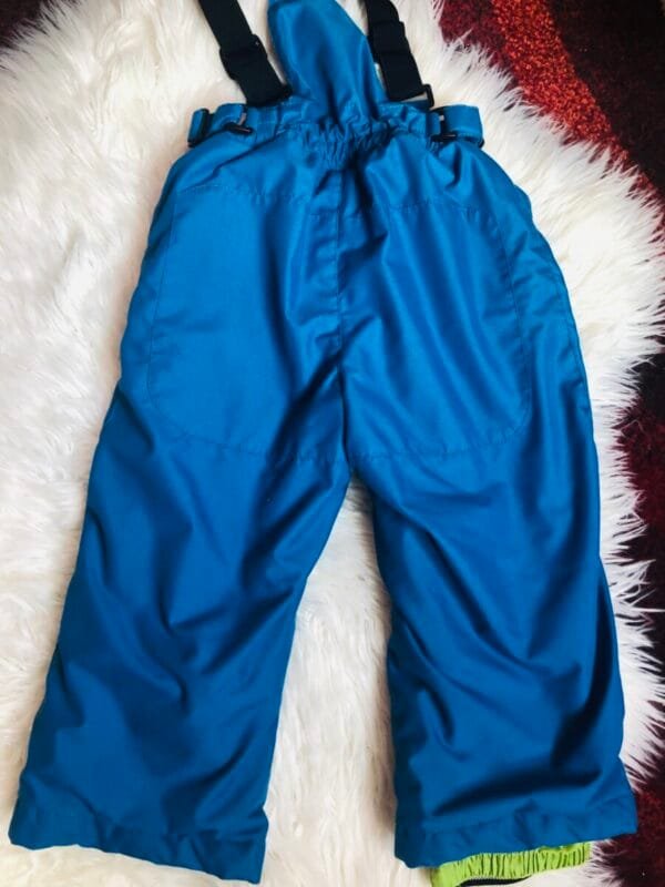 Polovan skafander donji deo plave boje velicine 2.