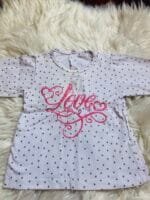 Polovna majica dugih rukava, bela sa srebrnim tackicama i roze natpisom "Love".