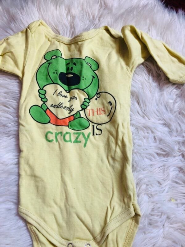 Polovni zuti bodi za bebu decaka, velicine 12-18m.