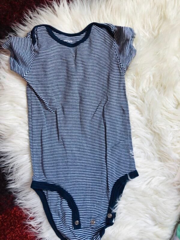 Polovni bodiji za bebu decaka, velicine 24m.