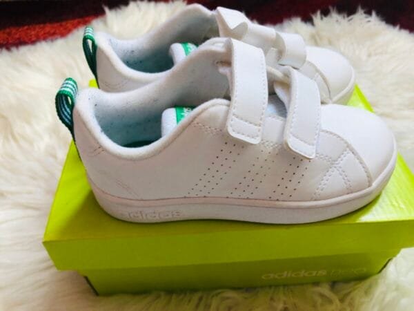 Polovne Adidas patike, bele, velicine 26.