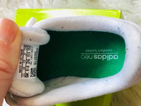 Polovne Adidas patike, bele, velicine 26.