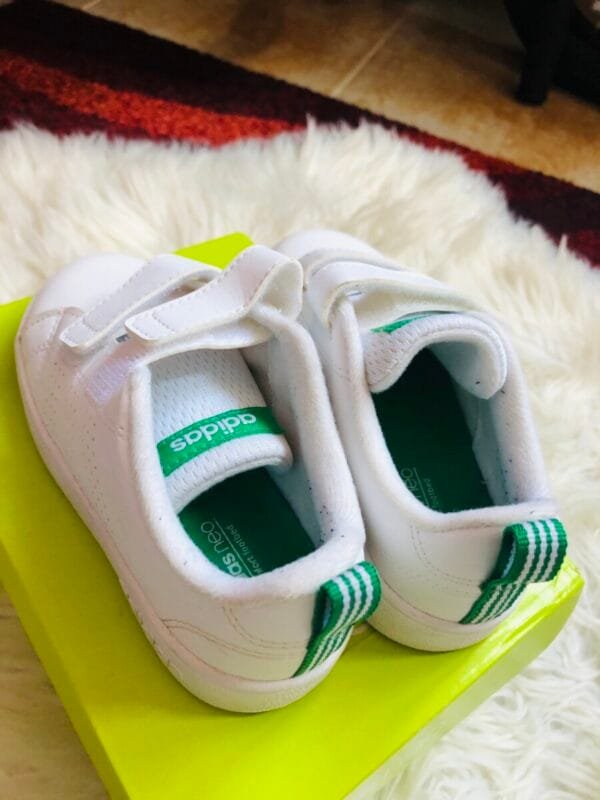 Polovne Adidas patike, bele, velicine 26.