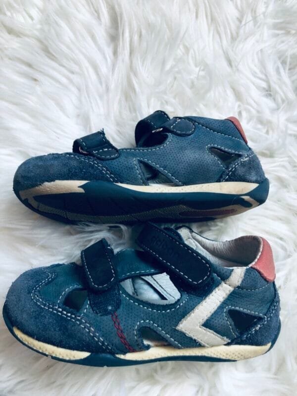 Polovne Ciciban sandale za decake, velicine 24.