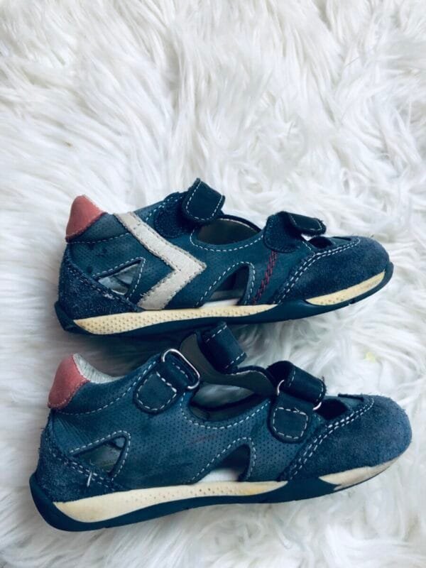 Polovne Ciciban sandale za decake, velicine 24.