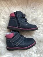 Polovne zimske cipele teget za devojcicu, velicine 24.