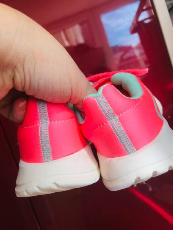 Polovne Adidas patike roze boje velicine 25.