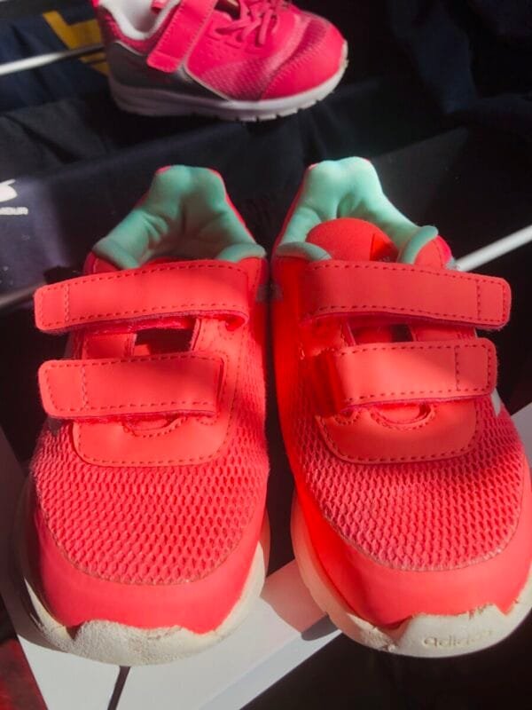 Polovne Adidas patike roze boje velicine 25.