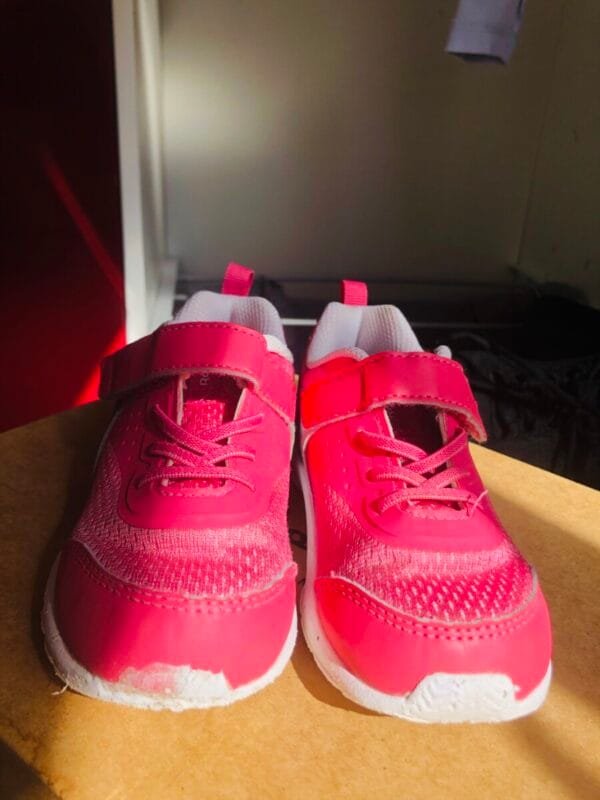 Polovne Reebok patike roze boje velicine 24,5.