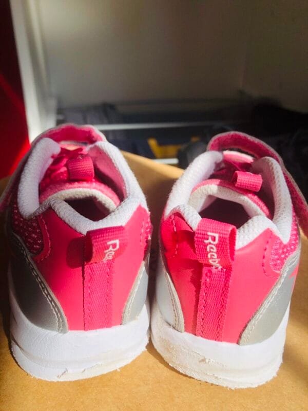 Polovne Reebok patike roze boje velicine 24,5.