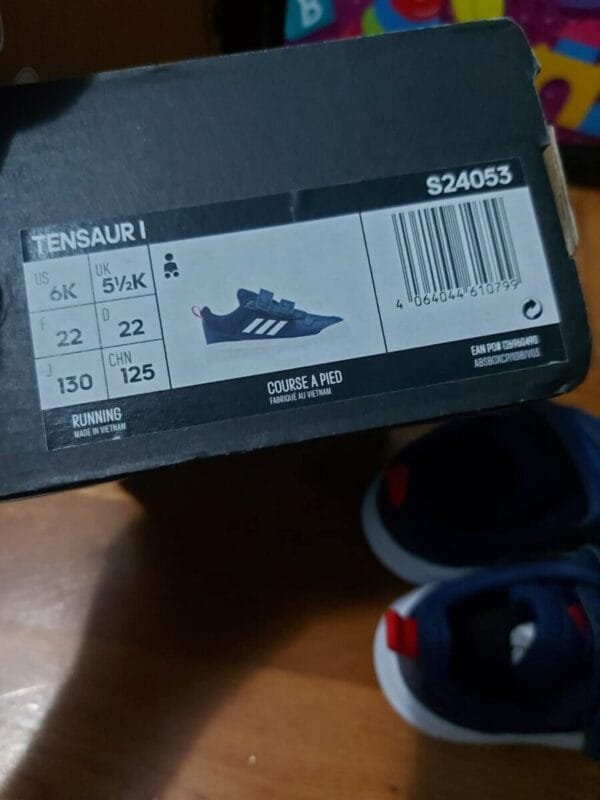 Adidas patike teget nove velicine 22.