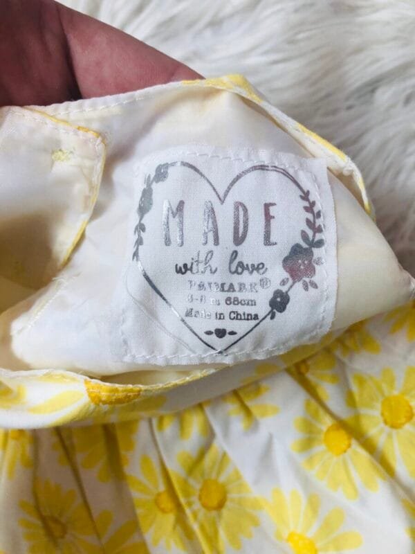 Haljina sa zutim cvetovima velicine 68.