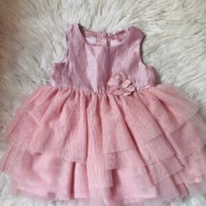 Elegantna roze haljinica velicine 68.