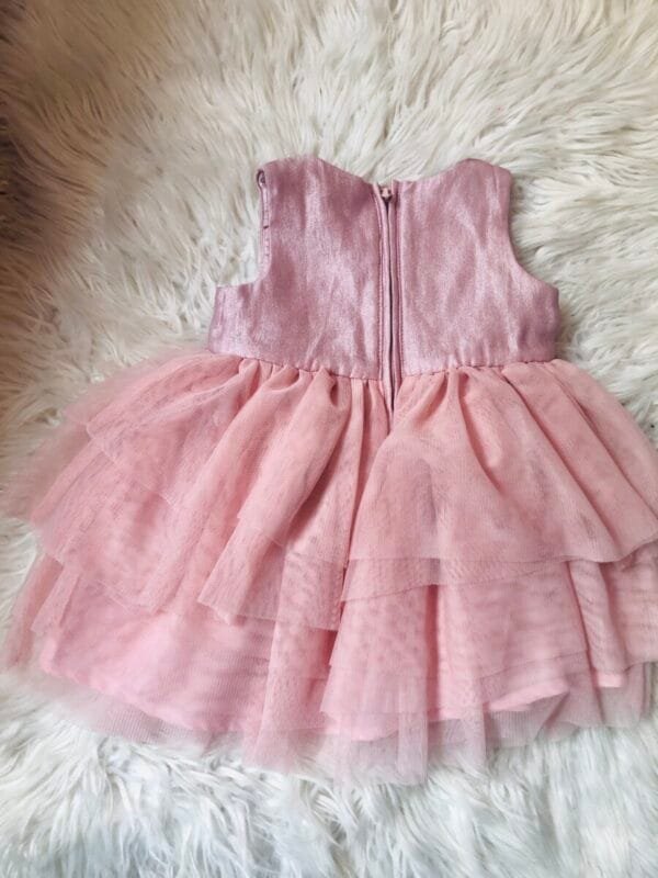 Elegantna roze haljinica velicine 68.