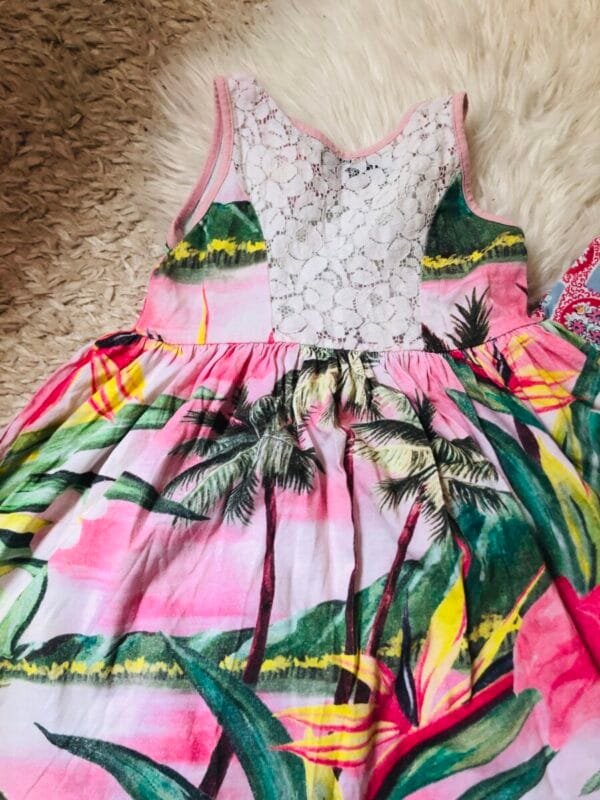 Sarene haljine za leto velicine 98.