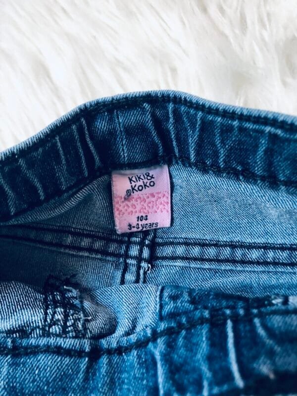 Pantalone za devojcice velicine 104.