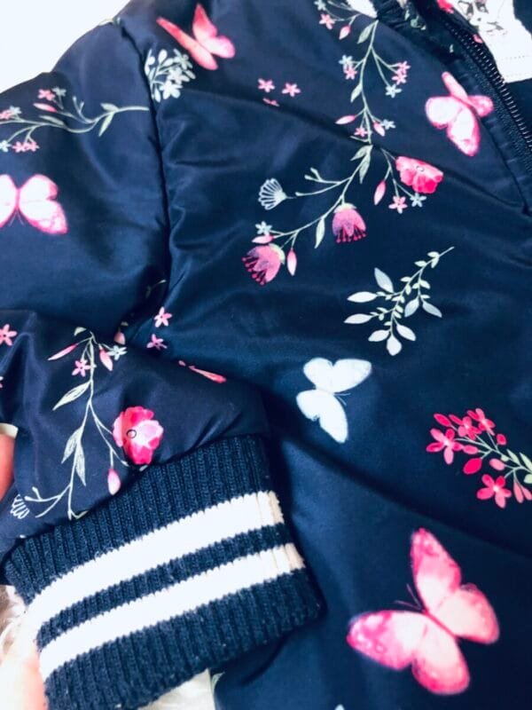 Teget jakna sa leptiricima za devojcice velicine 104.