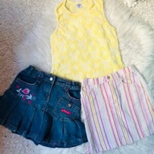 Letnji set velicine 116, suknjice i majica .