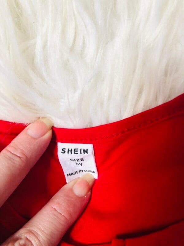 Crvena haljina sa ruzama Shein velicine 116.