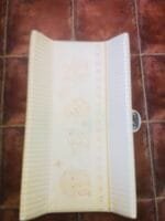 Polovni tvrdi pult za presvacenje beba Puerri.