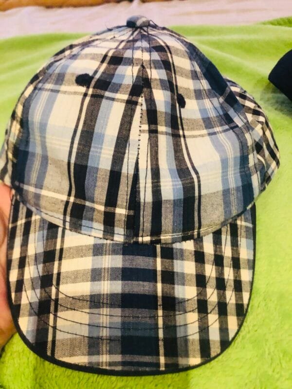 Kacketi 54cm 6 god - Slika 2