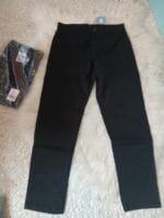 Crne Pantalone vel 134