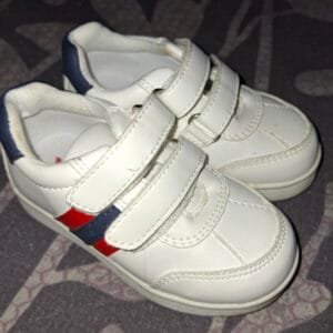 Nove patike,samo probane. Br.22 Cena 1000din.